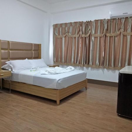 Meaco Hotel - Anilao Мабини Экстерьер фото