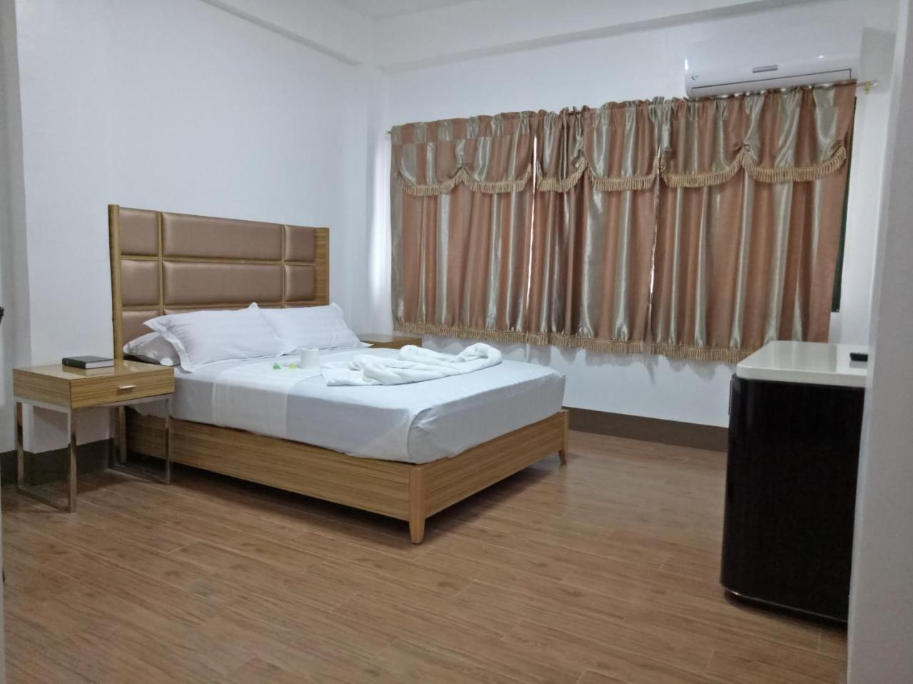 Meaco Hotel - Anilao Мабини Экстерьер фото