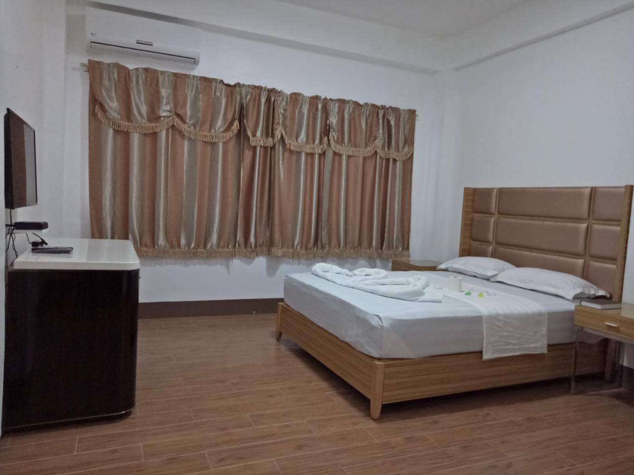 Meaco Hotel - Anilao Мабини Экстерьер фото