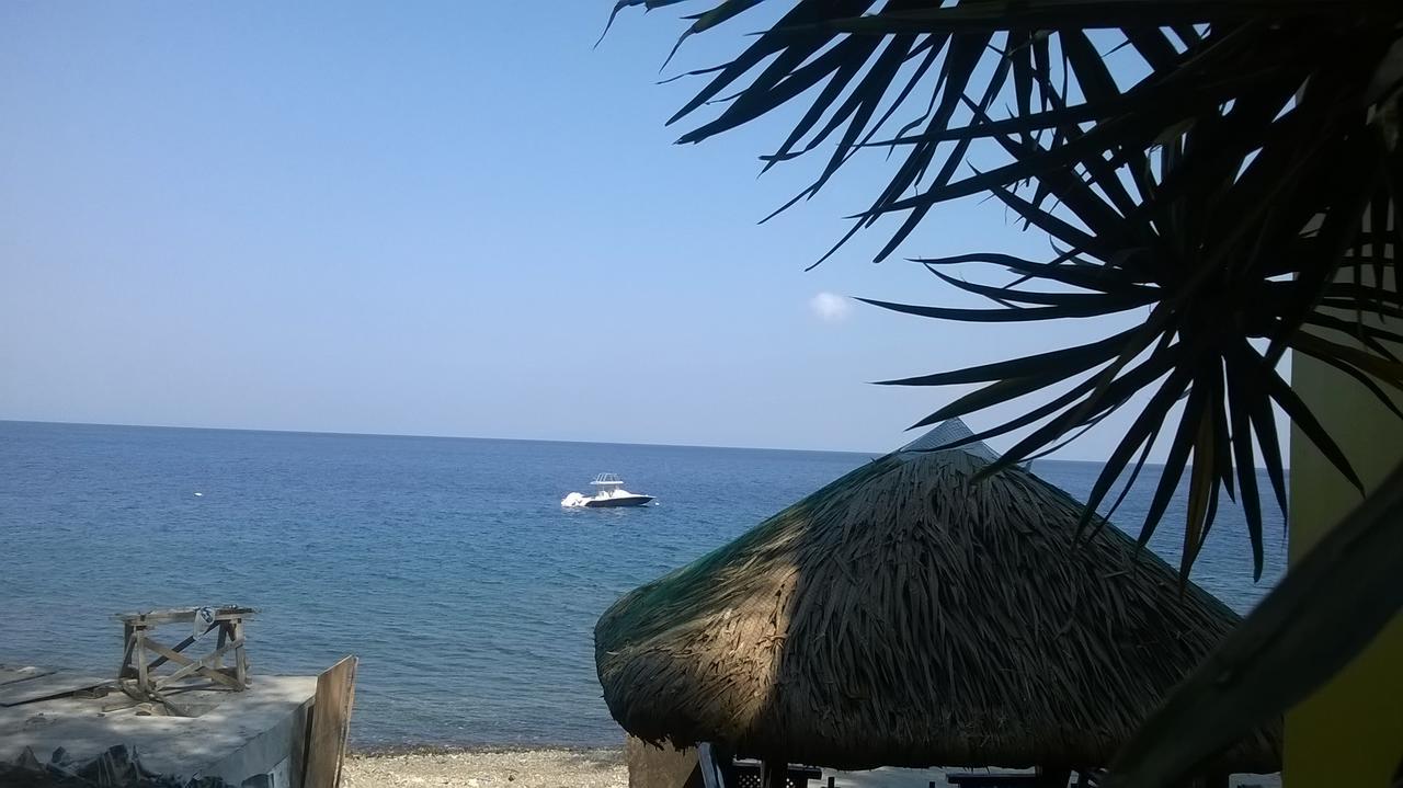 Meaco Hotel - Anilao Мабини Экстерьер фото