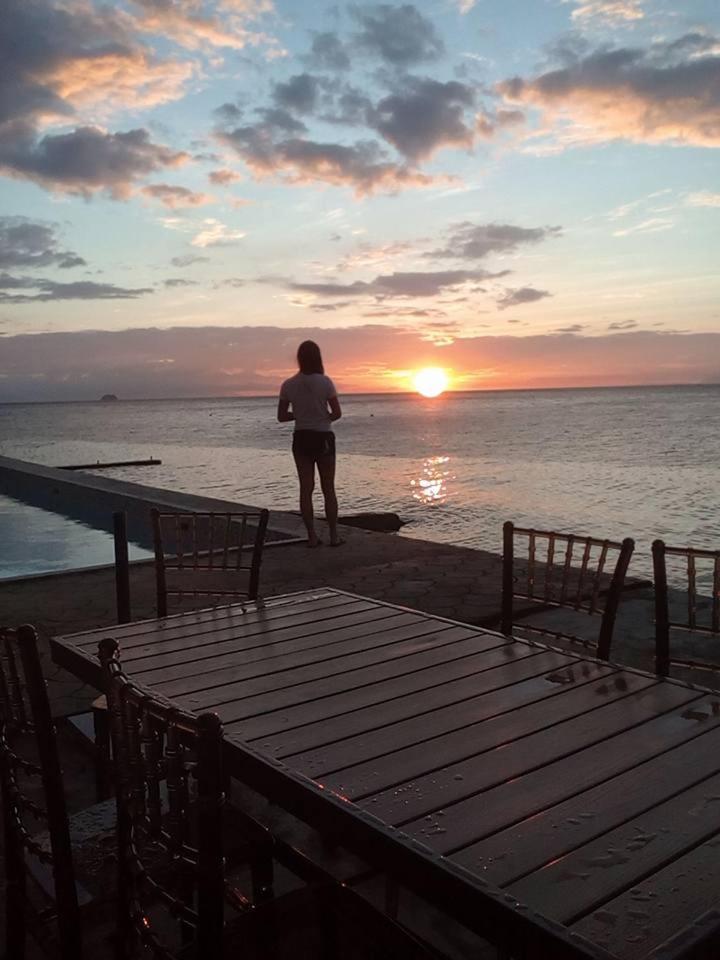 Meaco Hotel - Anilao Мабини Экстерьер фото